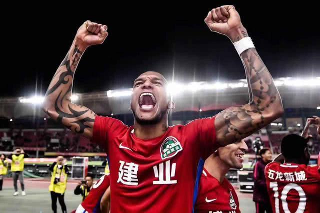  雷恩中场核心重伤恐赛季报销  